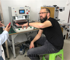 國(guó)外(wài)客戶来(lái)公(gōng)司學(xué)習